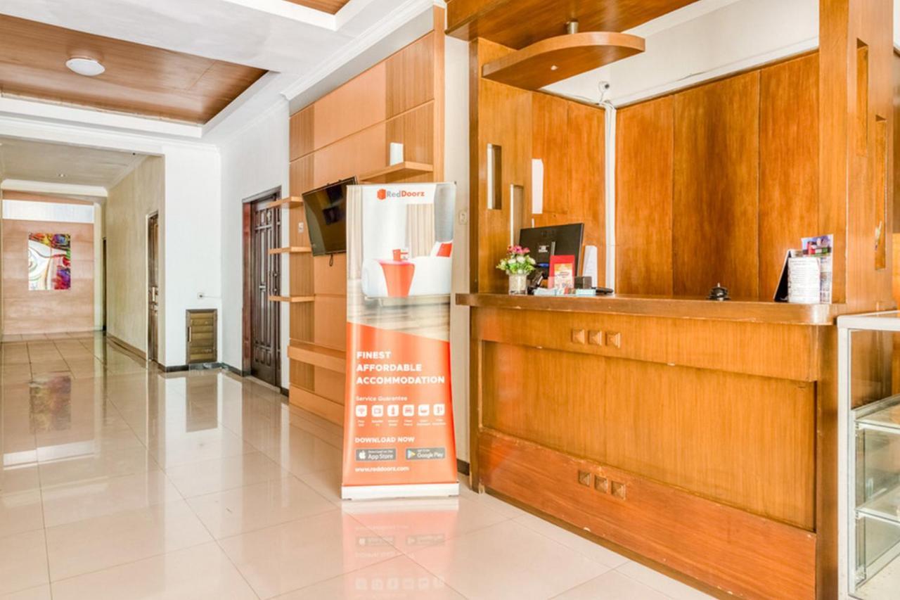 Готель Reddoorz Syariah @ Jalan Simpang Gajayana Маланг Екстер'єр фото