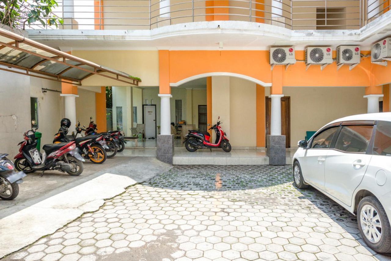 Готель Reddoorz Syariah @ Jalan Simpang Gajayana Маланг Екстер'єр фото