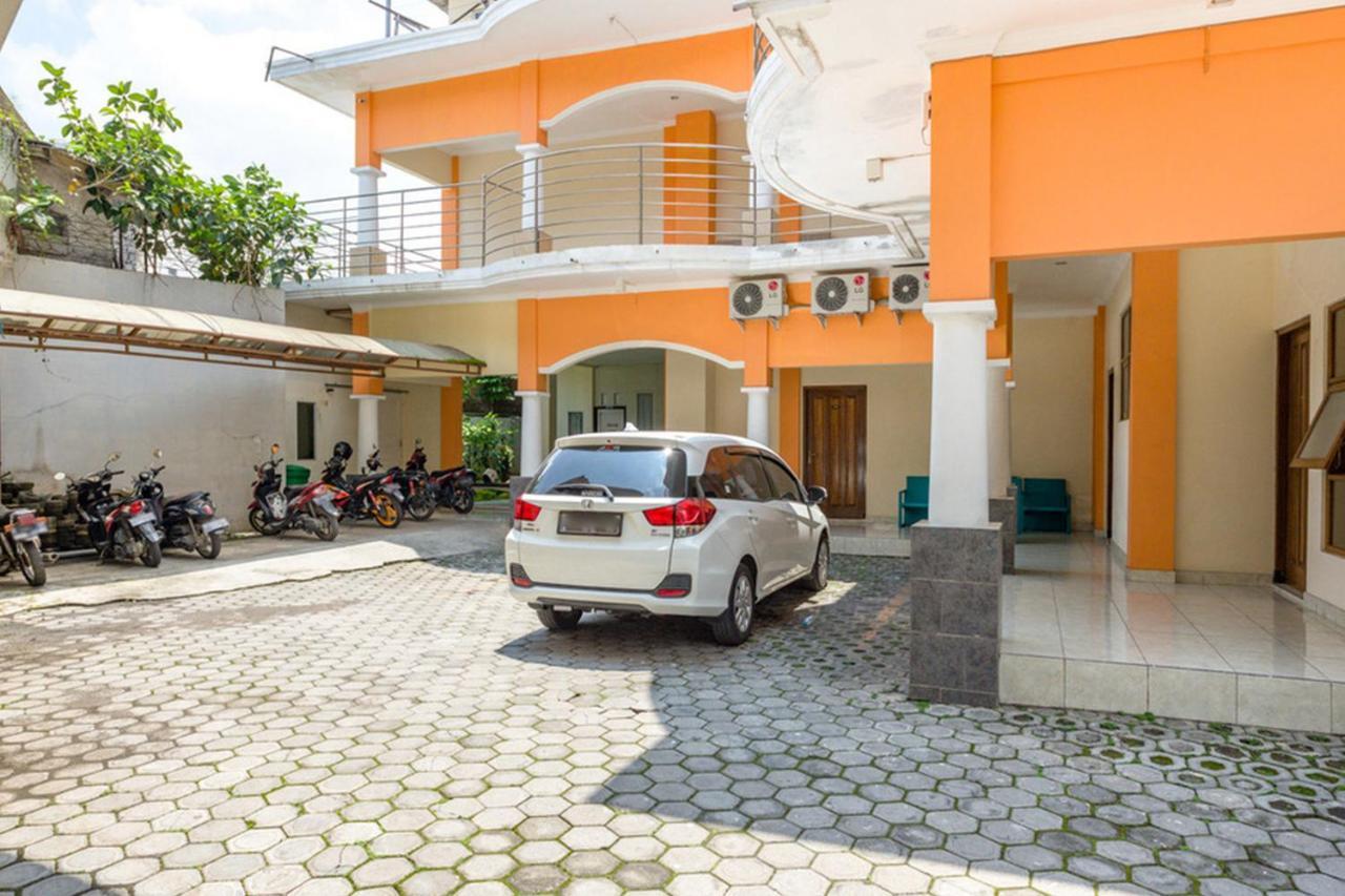 Готель Reddoorz Syariah @ Jalan Simpang Gajayana Маланг Екстер'єр фото