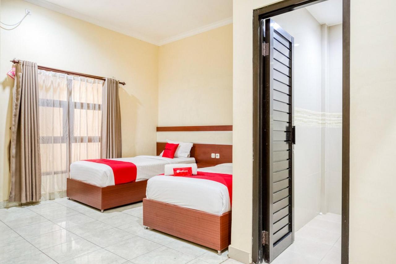 Готель Reddoorz Syariah @ Jalan Simpang Gajayana Маланг Екстер'єр фото
